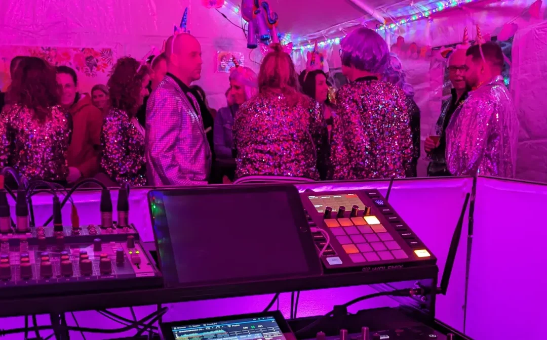 Bruiloft DJ Valkenburg: Magisch Tuinfeest met High-End Beats